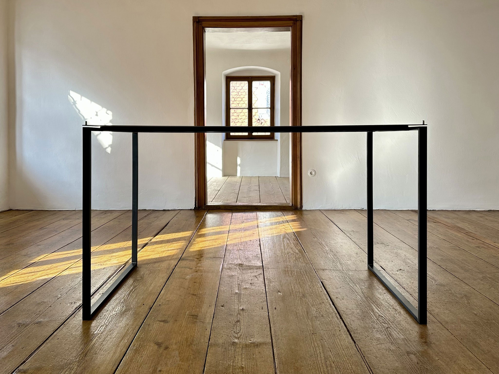 Vitrine im Ausstellungsbereich